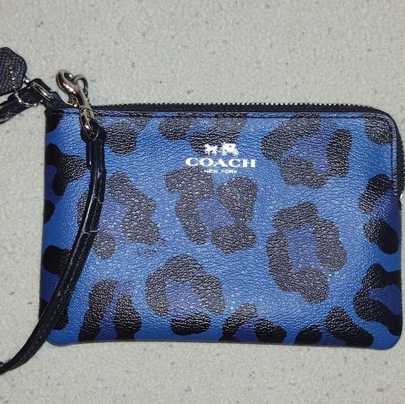 Coach Handbags - Coach Wristlet